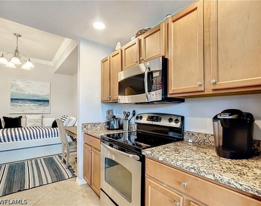 9715 Acqua Court - Photo Thumbnail 14