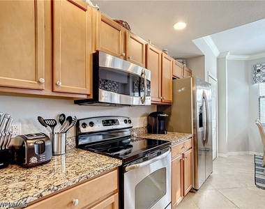 9715 Acqua Court - Photo Thumbnail 12