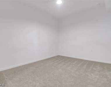 5749 Double Eagle Cir - Photo Thumbnail 15