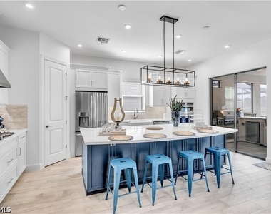 8911 Cappello Court - Photo Thumbnail 7