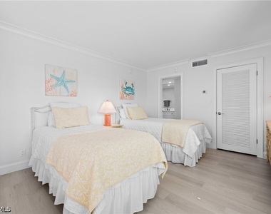 3443 Gulf Shore Boulevard N - Photo Thumbnail 14