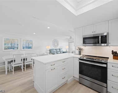 3443 Gulf Shore Boulevard N - Photo Thumbnail 8