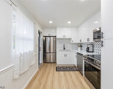 2261 11th Street N - Photo Thumbnail 7