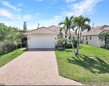 684 98th Avenue N - Photo Thumbnail 3