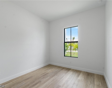 837 91st Avenue N - Photo Thumbnail 11