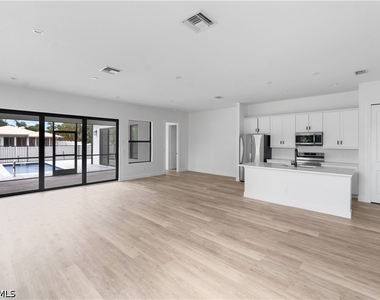 837 91st Avenue N - Photo Thumbnail 17