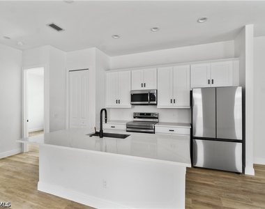 837 91st Avenue N - Photo Thumbnail 3