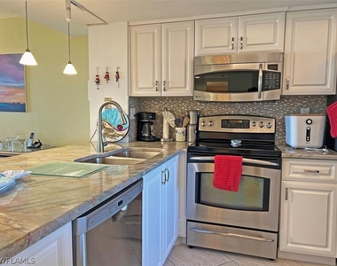 15191 Cedarwood Lane - Photo Thumbnail 10