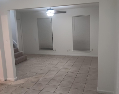 521 Ferguson Street - Photo Thumbnail 3
