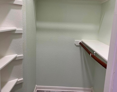 21806 Silverpeak Court - Photo Thumbnail 18