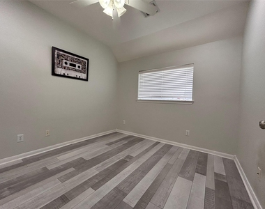 21806 Silverpeak Court - Photo Thumbnail 14
