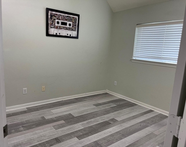 21806 Silverpeak Court - Photo Thumbnail 15