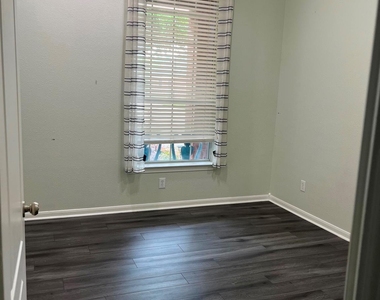 21806 Silverpeak Court - Photo Thumbnail 22