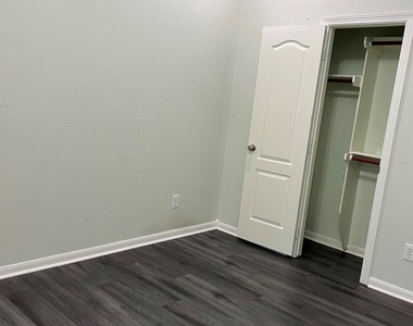 21806 Silverpeak Court - Photo Thumbnail 23