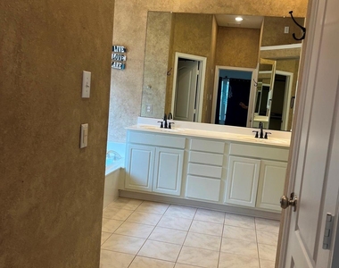 21806 Silverpeak Court - Photo Thumbnail 11