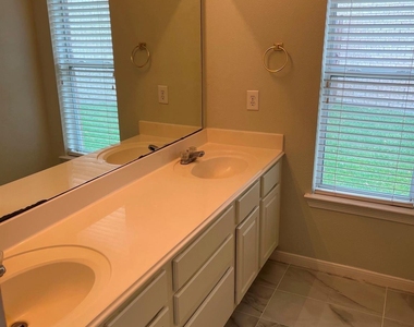 21806 Silverpeak Court - Photo Thumbnail 20