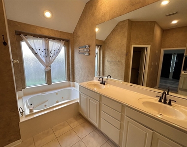 21806 Silverpeak Court - Photo Thumbnail 12