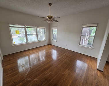 1226 W Gray Street - Photo Thumbnail 5