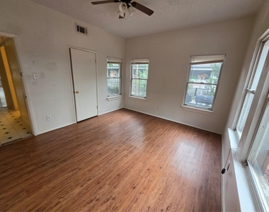 1226 W Gray Street - Photo Thumbnail 10