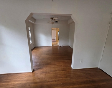 1226 W Gray Street - Photo Thumbnail 7