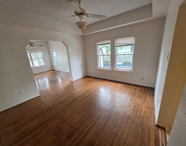 1226 W Gray Street - Photo Thumbnail 3