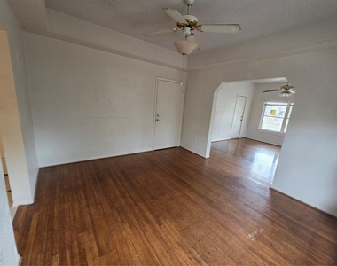 1226 W Gray Street - Photo Thumbnail 8