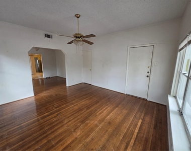 1226 W Gray Street - Photo Thumbnail 6