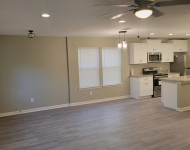 7966 Fowlie Street - Photo Thumbnail 3