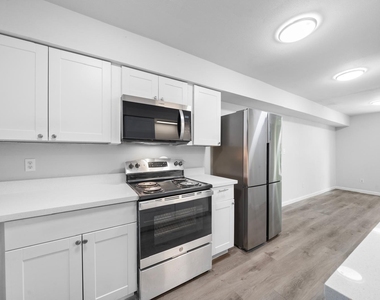 353 N Post Oak Lane - Photo Thumbnail 13