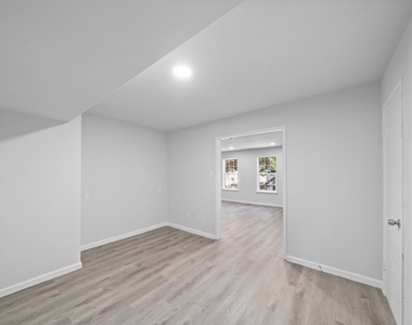 353 N Post Oak Lane - Photo Thumbnail 4