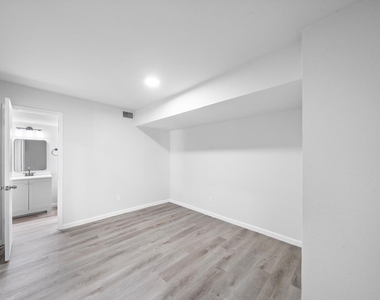 353 N Post Oak Lane - Photo Thumbnail 14