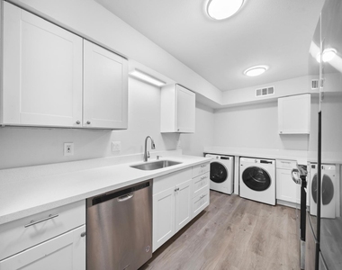 353 N Post Oak Lane - Photo Thumbnail 7