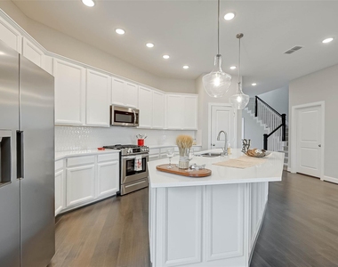 10707 Deer Path Drive - Photo Thumbnail 9