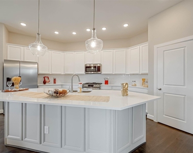10707 Deer Path Drive - Photo Thumbnail 8