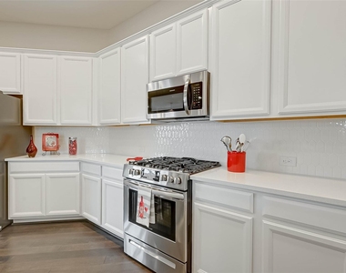 10707 Deer Path Drive - Photo Thumbnail 12