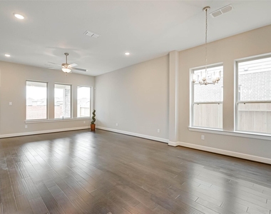 10707 Deer Path Drive - Photo Thumbnail 7