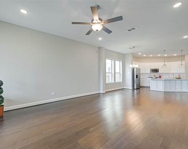 10707 Deer Path Drive - Photo Thumbnail 4
