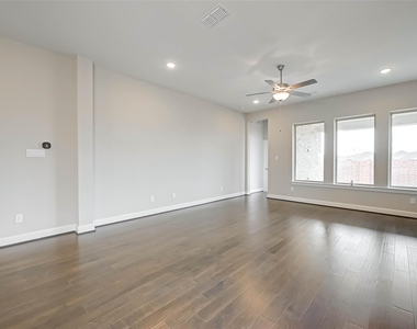 10707 Deer Path Drive - Photo Thumbnail 6