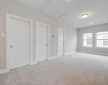 10707 Deer Path Drive - Photo Thumbnail 32