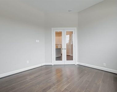 10707 Deer Path Drive - Photo Thumbnail 17