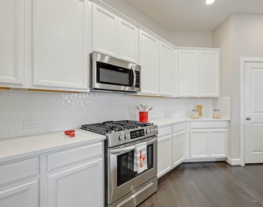 10707 Deer Path Drive - Photo Thumbnail 10