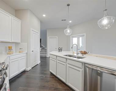 10707 Deer Path Drive - Photo Thumbnail 11
