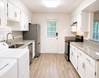 12913 Trail Hollow Drive - Photo Thumbnail 10