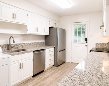 12913 Trail Hollow Drive - Photo Thumbnail 8