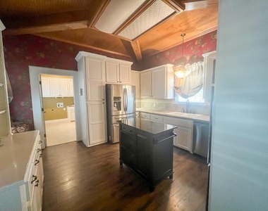 9500 Mayfield - Main House Unit A - Photo Thumbnail 4