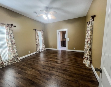 9500 Mayfield - Main House Unit A - Photo Thumbnail 14