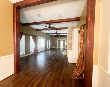 9500 Mayfield - Main House Unit A - Photo Thumbnail 5