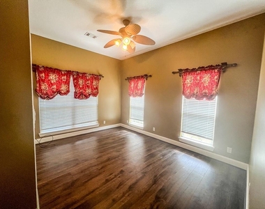 9500 Mayfield - Main House Unit A - Photo Thumbnail 11