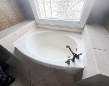 9500 Mayfield - Main House Unit A - Photo Thumbnail 15