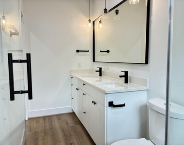 1404 E 31st Street - Photo Thumbnail 13
